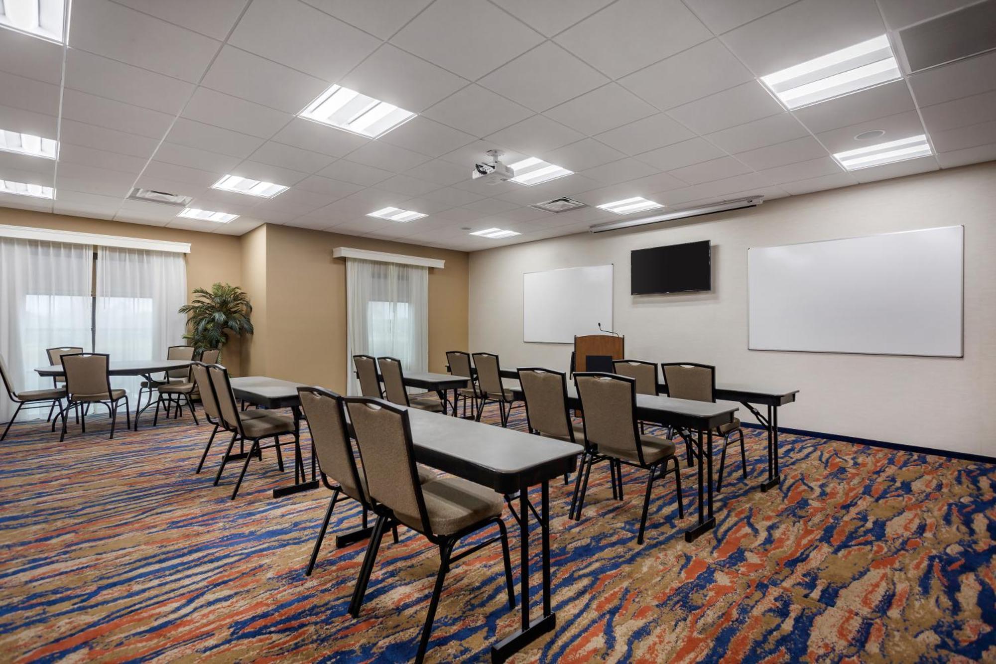 Comfort Suites Μπόουλινγκ Γκριν Εξωτερικό φωτογραφία
