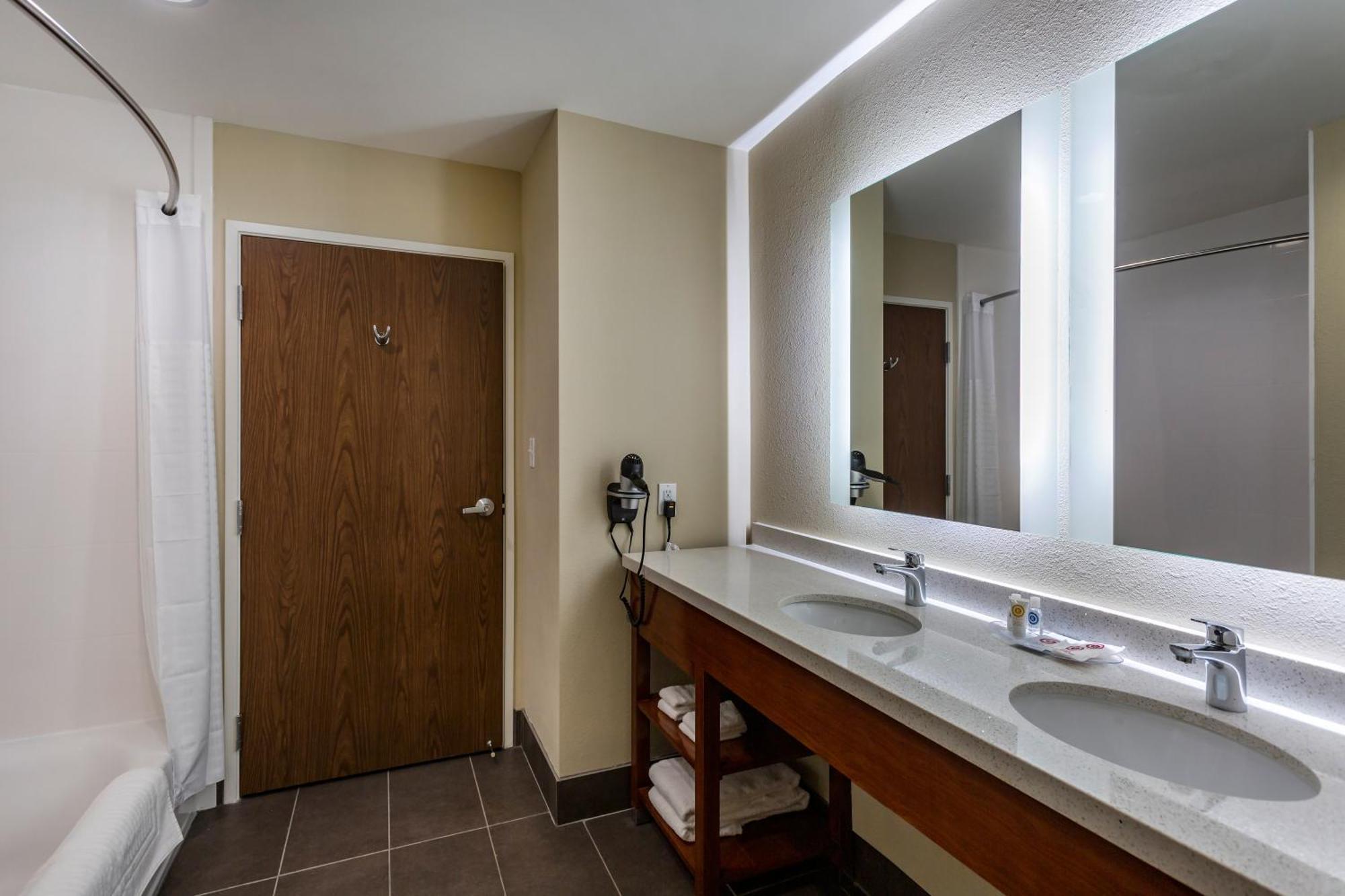 Comfort Suites Μπόουλινγκ Γκριν Εξωτερικό φωτογραφία